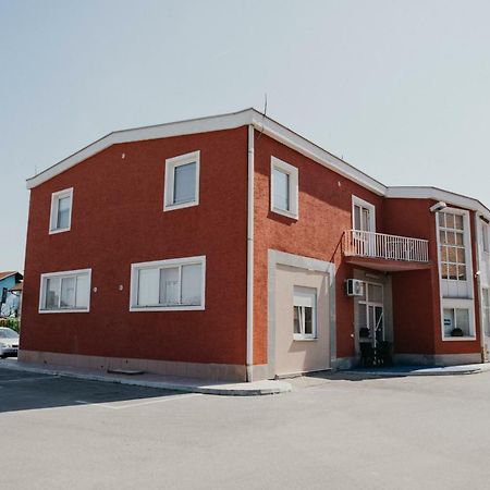 Guest House Sv. Nikola Dugo Selo エクステリア 写真
