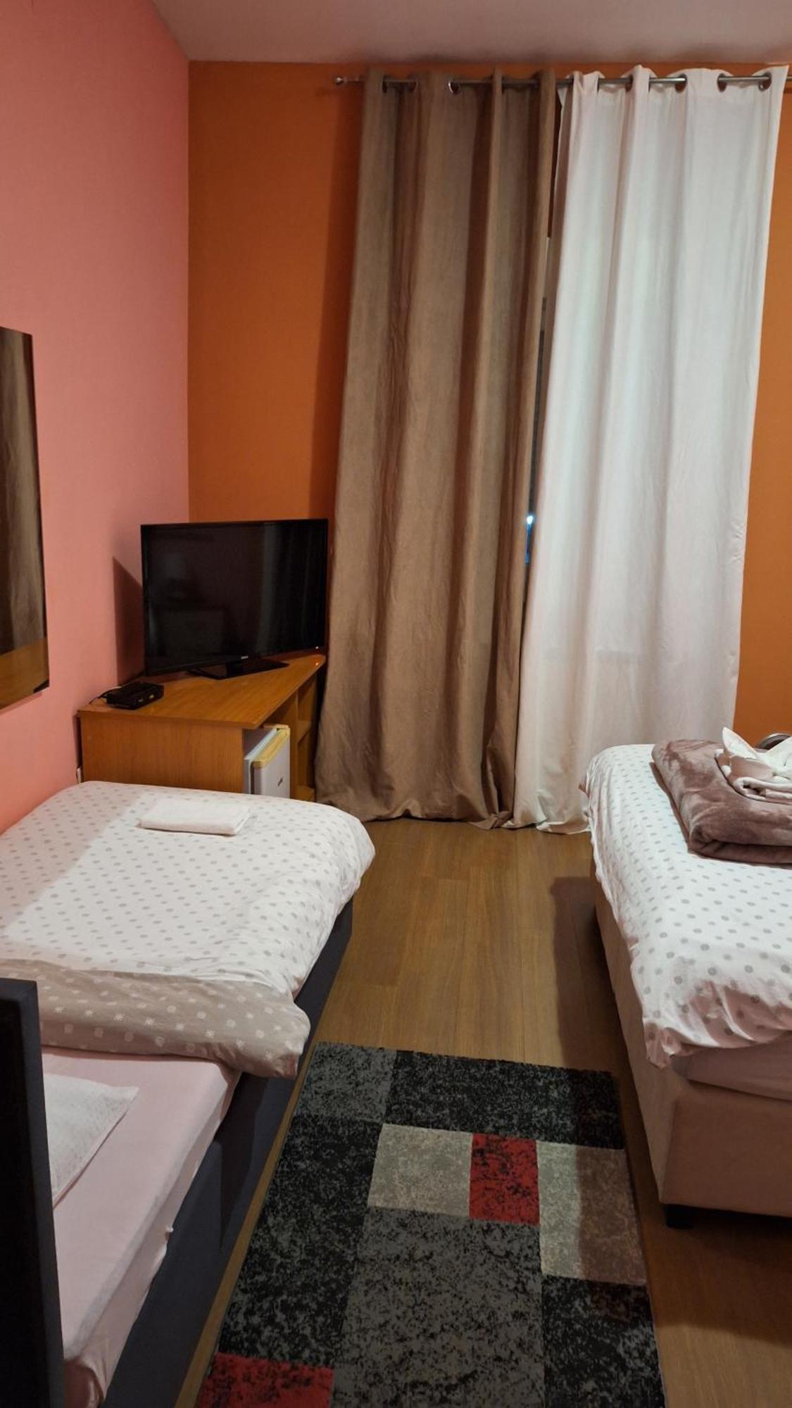 Guest House Sv. Nikola Dugo Selo エクステリア 写真