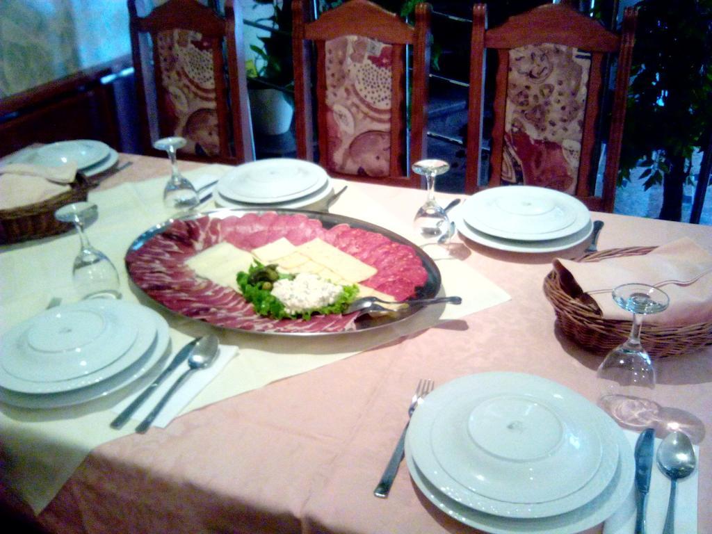 Guest House Sv. Nikola Dugo Selo エクステリア 写真