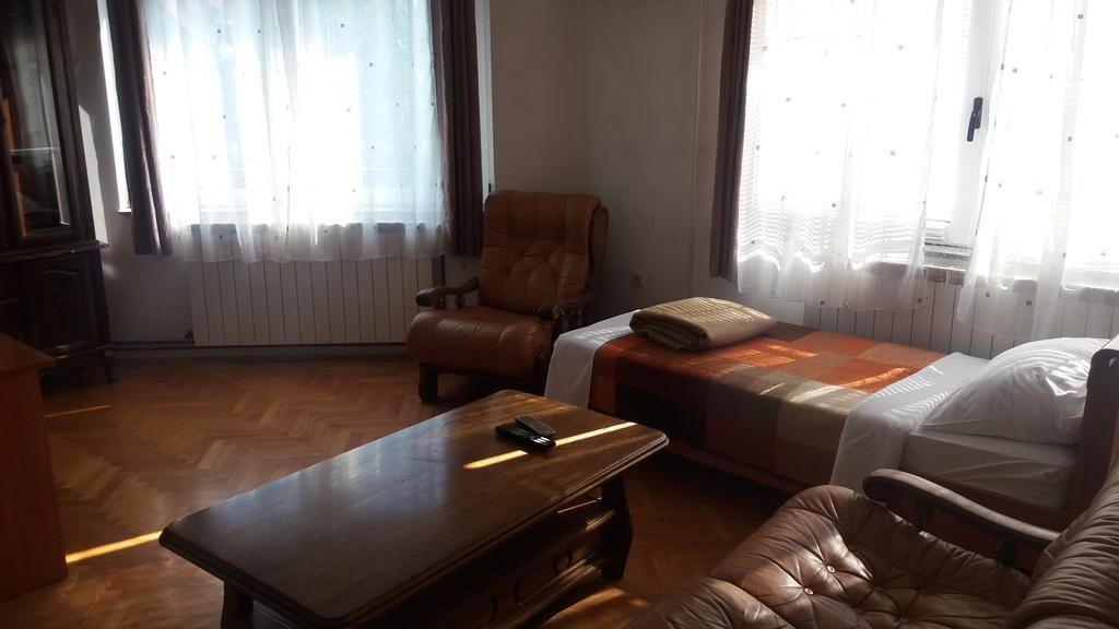 Guest House Sv. Nikola Dugo Selo エクステリア 写真
