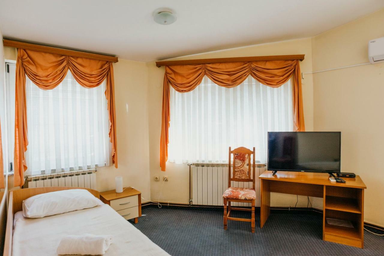 Guest House Sv. Nikola Dugo Selo エクステリア 写真