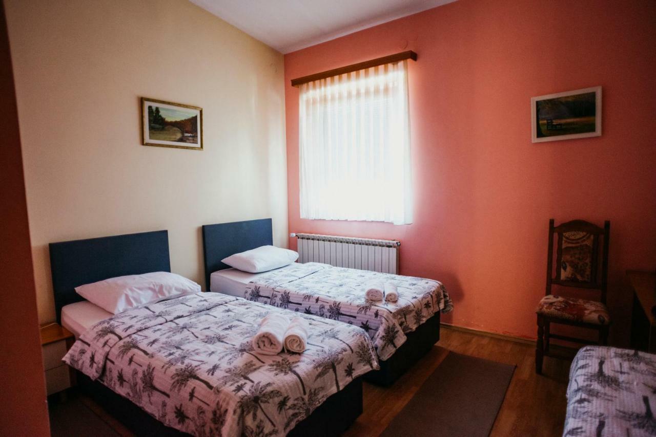 Guest House Sv. Nikola Dugo Selo エクステリア 写真