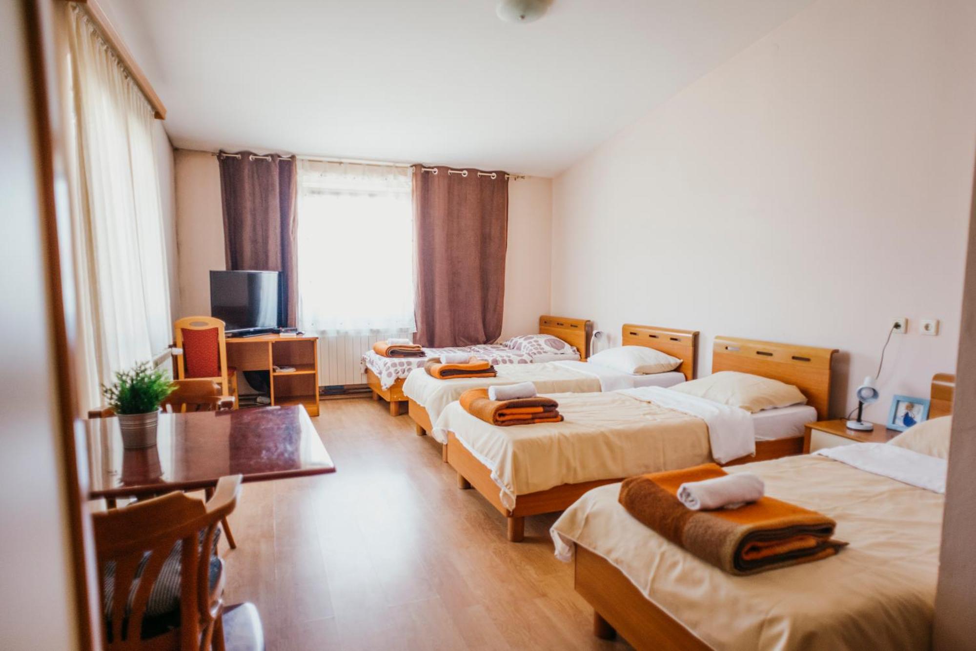 Guest House Sv. Nikola Dugo Selo エクステリア 写真