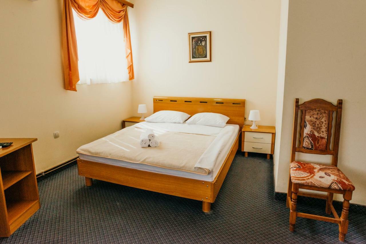 Guest House Sv. Nikola Dugo Selo エクステリア 写真