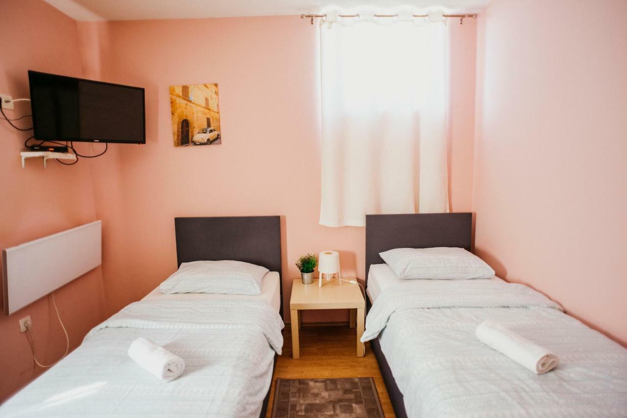 Guest House Sv. Nikola Dugo Selo エクステリア 写真