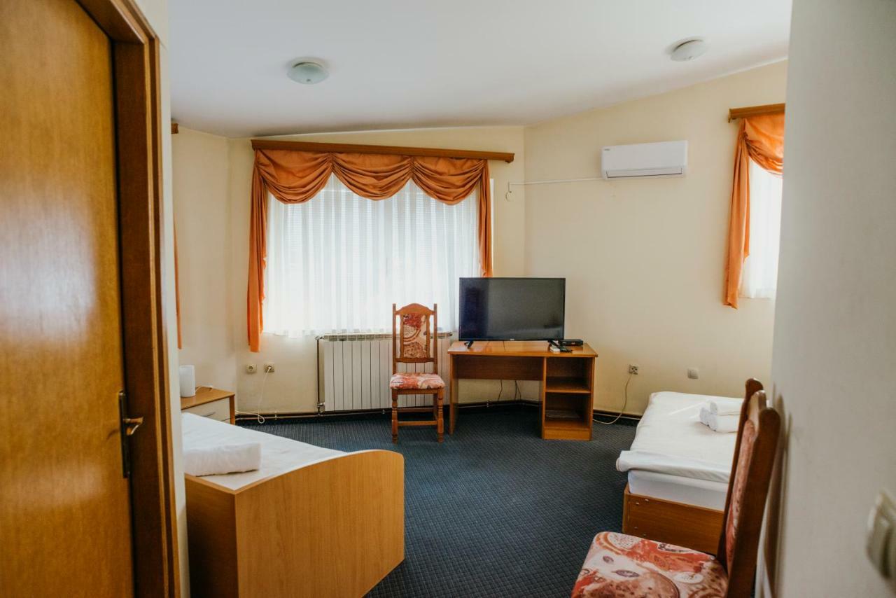 Guest House Sv. Nikola Dugo Selo エクステリア 写真