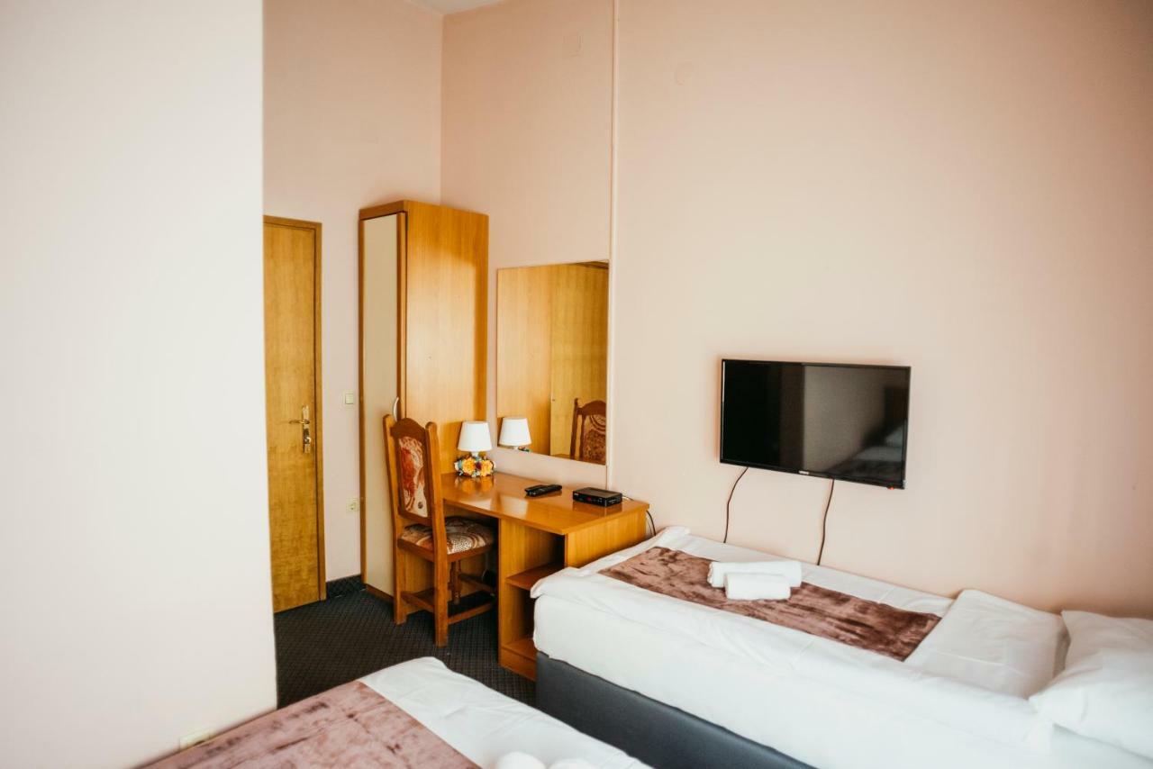 Guest House Sv. Nikola Dugo Selo エクステリア 写真