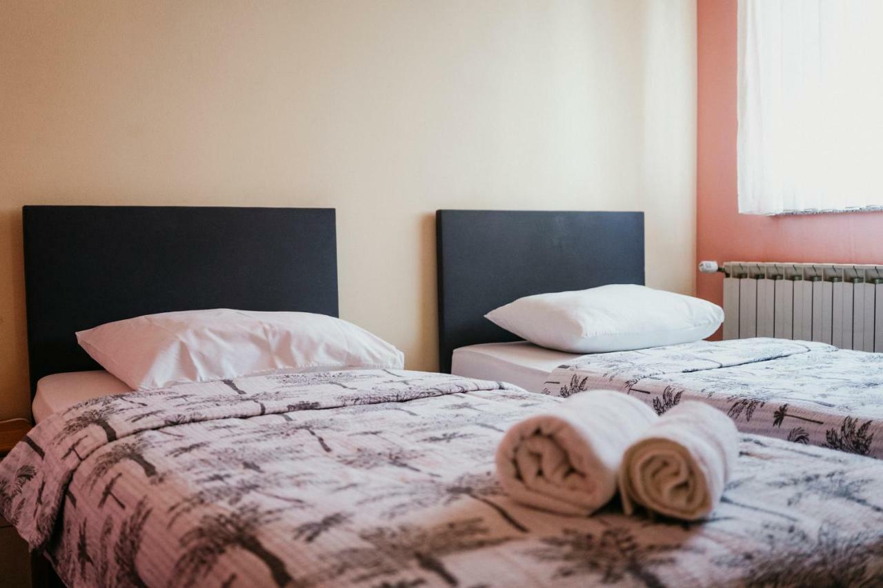 Guest House Sv. Nikola Dugo Selo エクステリア 写真