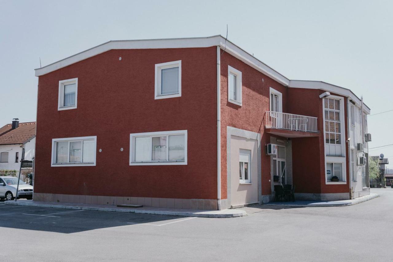 Guest House Sv. Nikola Dugo Selo エクステリア 写真