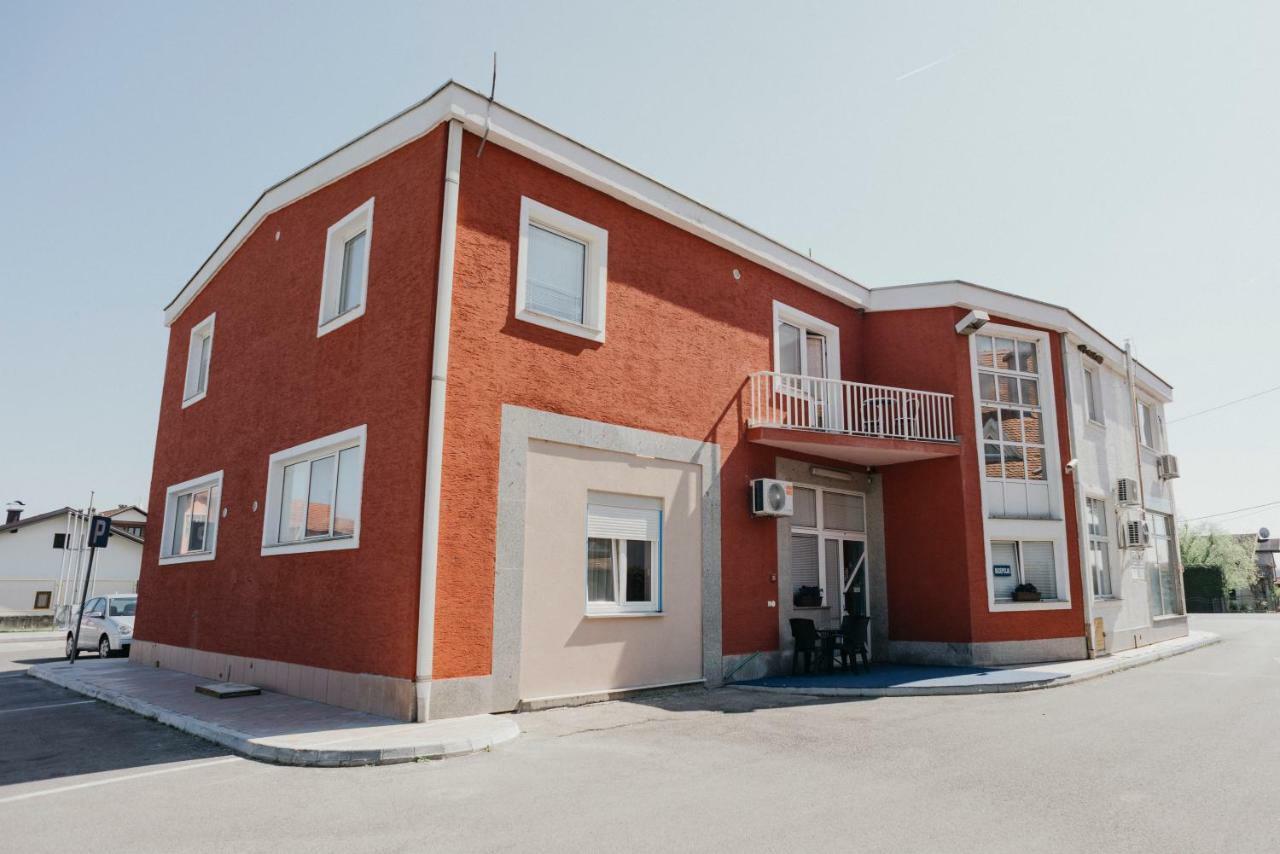 Guest House Sv. Nikola Dugo Selo エクステリア 写真