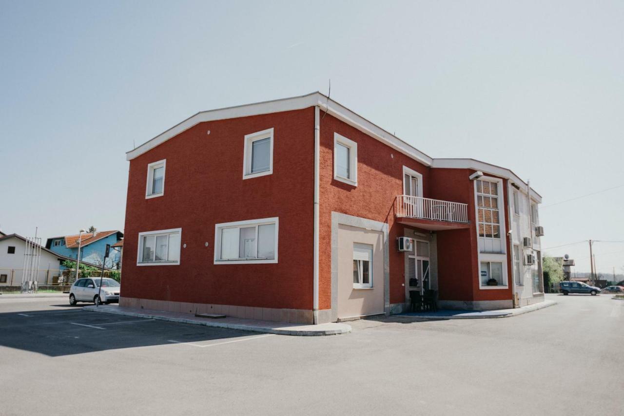 Guest House Sv. Nikola Dugo Selo エクステリア 写真
