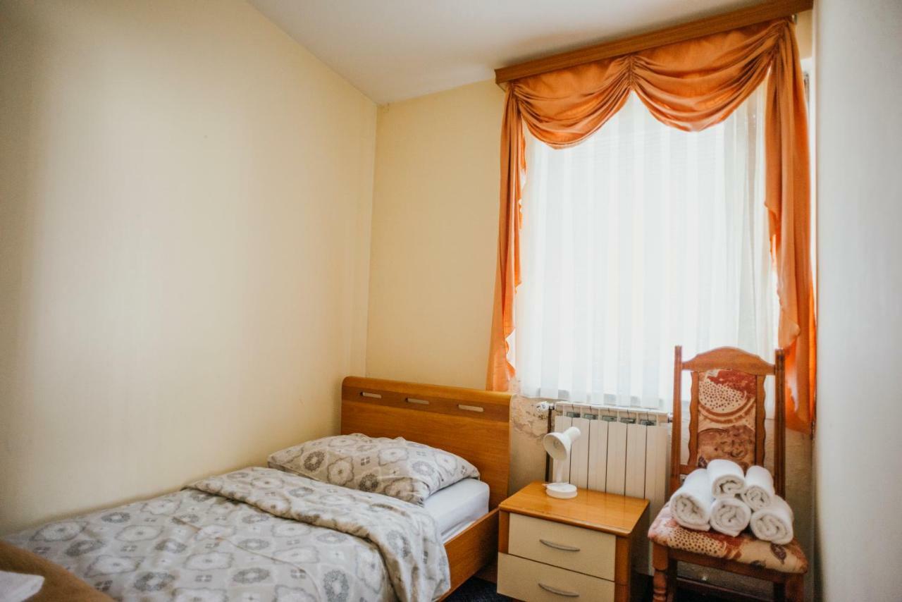 Guest House Sv. Nikola Dugo Selo エクステリア 写真